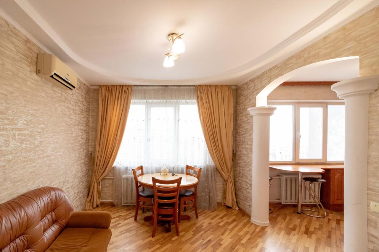 Kvartirkoff na Ozernaya 8 Kiev Dış mekan fotoğraf